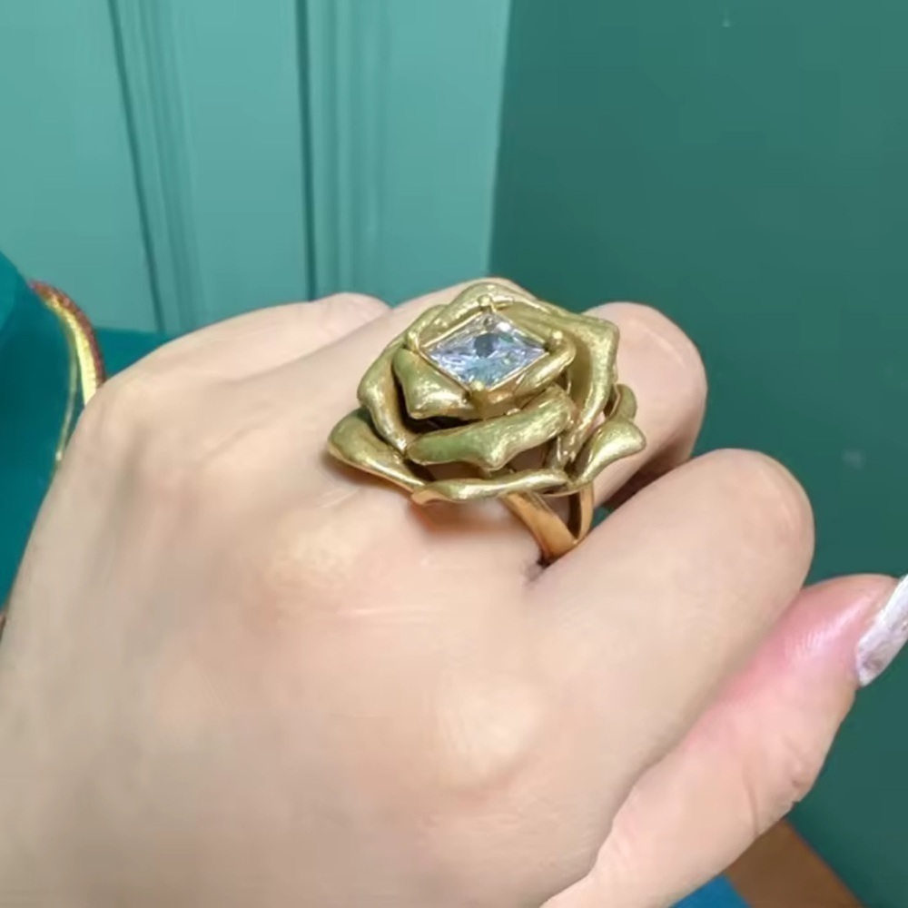 Antique Rose Brass Fine Craftsmanship Crystal Ring View 4